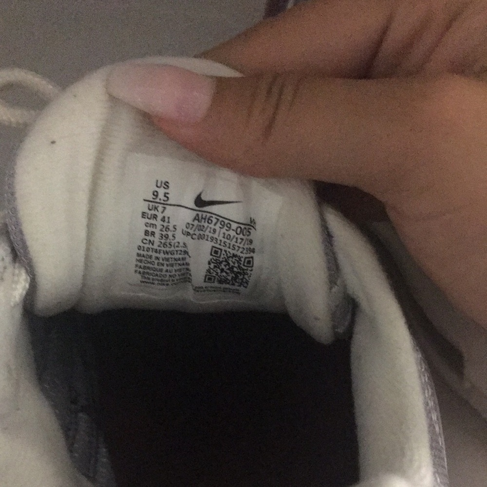 Nike Air Max’s - Women’s 9.5 - Picture 4 of 4